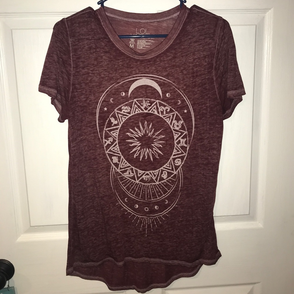 Brand new. No tags. Never worn. Maroon T-shirt